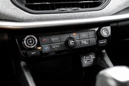 Used 2022 Jeep Compass Latitude image 34