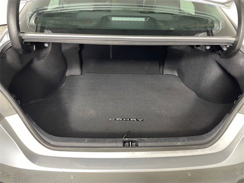 Used 2021 Toyota Camry XLE image 14