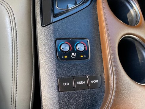Used 2016 Toyota Avalon Limited image 23