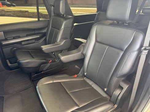 Used 2021 Ford Expedition XLT image 26