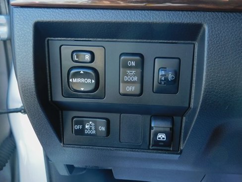 Used 2014 Toyota Tundra Limited image 34