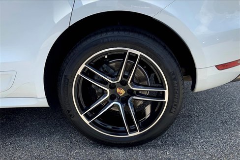 Certified 2021 Porsche Macan S image 16