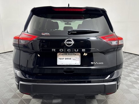 Used 2024 Nissan Rogue SV image 5