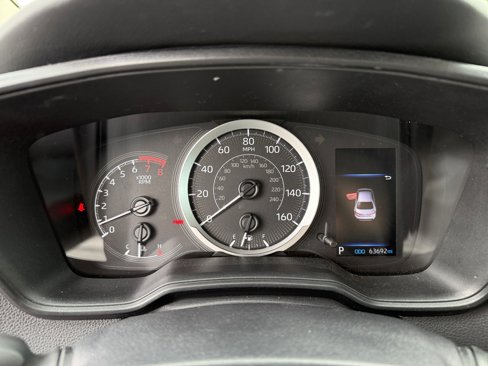 Used 2022 Toyota Corolla LE image 11