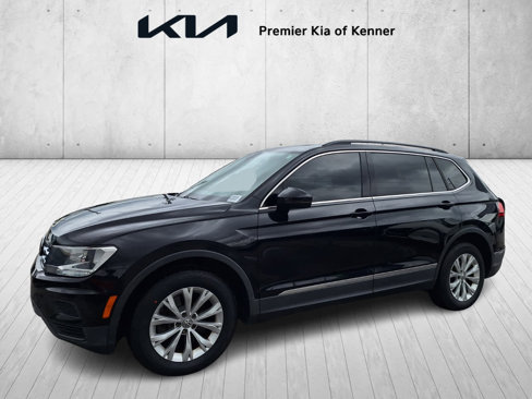 Used 2018 Volkswagen Tiguan SE w/ Panoramic Sunroof Package image 1