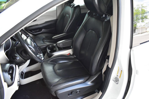 Used 2020 Chrysler Pacifica Touring-L image 20