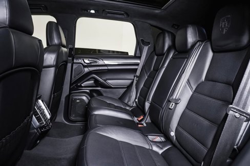 Used 2016 Porsche Cayenne Turbo S image 17