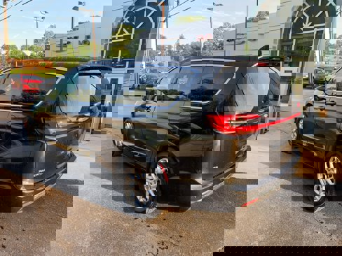 Used 2023 Chrysler Pacifica Touring-L image 15