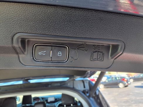 Used 2021 Ford Explorer XLT w/ Equipment Group 202A image 9