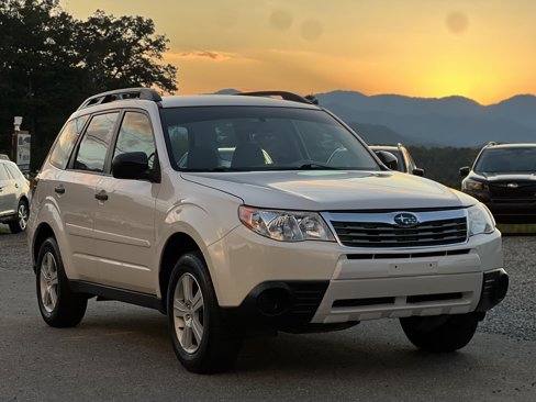 Used 2010 Subaru Forester 2.5X image 1