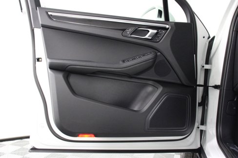 New 2026 Porsche Macan image 21