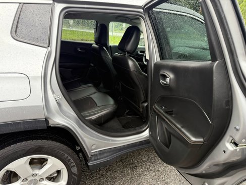 Used 2018 Jeep Compass Latitude w/ Popular Equipment Group image 14