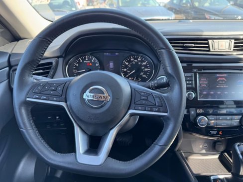 Used 2018 Nissan Rogue SV image 12