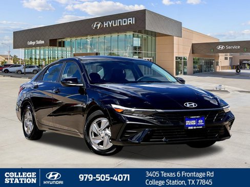 New 2025 Hyundai Elantra SE image 3