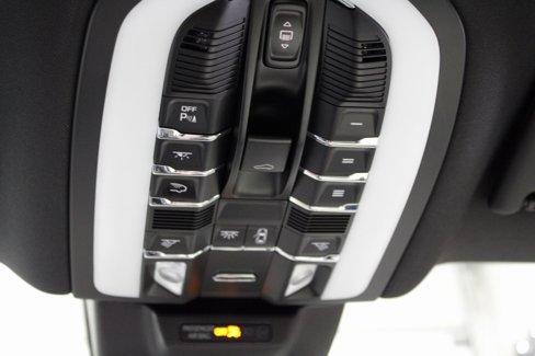 Certified 2025 Porsche Macan image 34