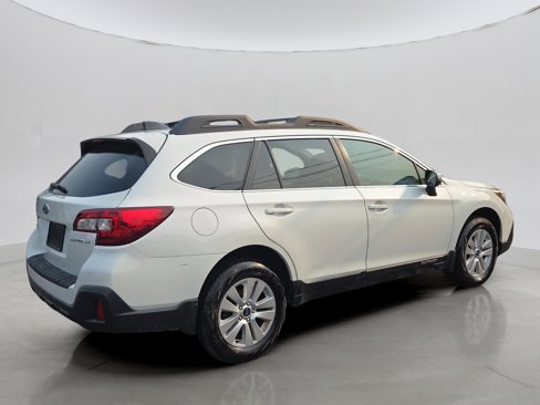 Used 2019 Subaru Outback 2.5i Premium image 3