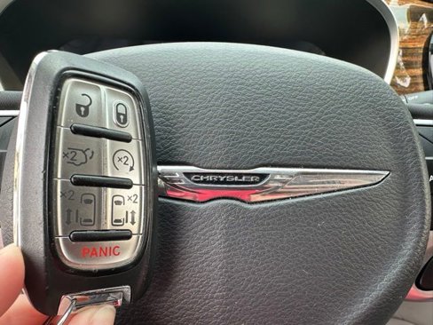 Used 2023 Chrysler Pacifica Limited image 55