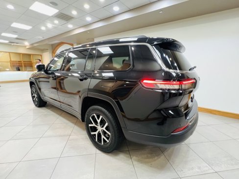 Used 2023 Jeep Grand Cherokee L Limited image 3