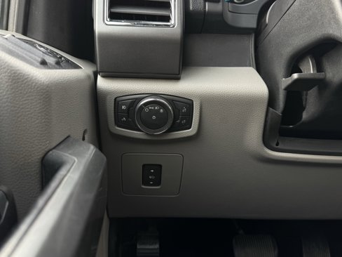 Used 2016 Ford F150 XLT w/ Equipment Group 302A Luxury image 26