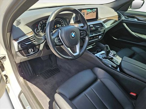 Used 2019 BMW 530e w/ Convenience Package image 10