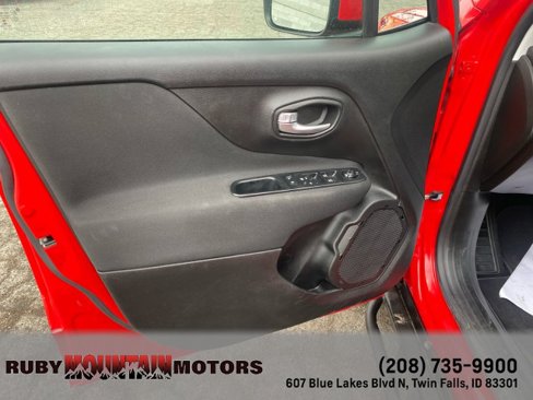 Used 2015 Jeep Renegade Latitude w/ Popular Equipment Group image 12