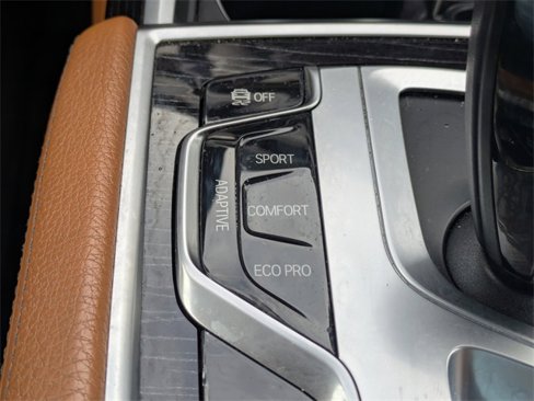 Used 2017 BMW 740i image 34
