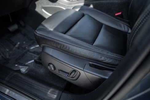 Certified 2023 Volvo XC40 B5 Plus w/ Driver Assist Package image 33