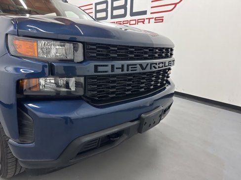 Used 2020 Chevrolet Silverado 1500 Custom w/ Custom Value Package image 2