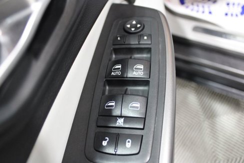Used 2019 Jeep Cherokee Limited w/ Luxury Group image 11
