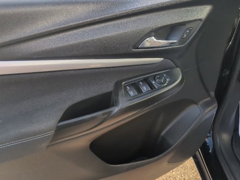Used 2023 Chevrolet Bolt EUV LT w/ Comfort Package image 17