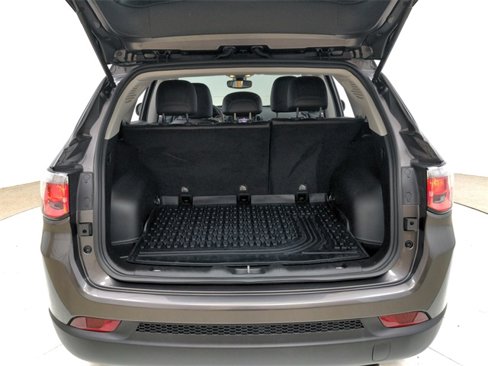 Used 2018 Jeep Compass Latitude image 40