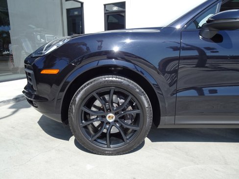 Used 2022 Porsche Cayenne Platinum Edition image 10