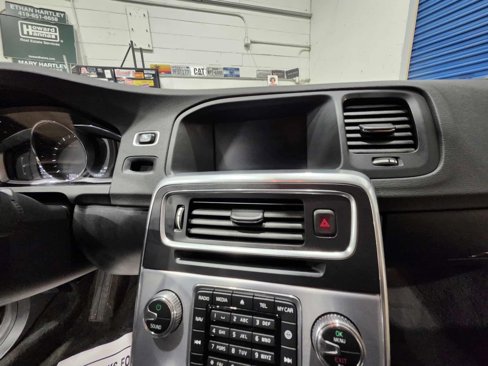 Used 2018 Volvo S60 T5 Dynamic w/ Vision Package image 17