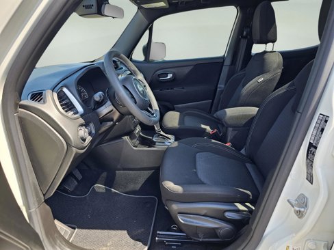 Used 2021 Jeep Renegade Latitude w/ Sun & Sound Group image 16