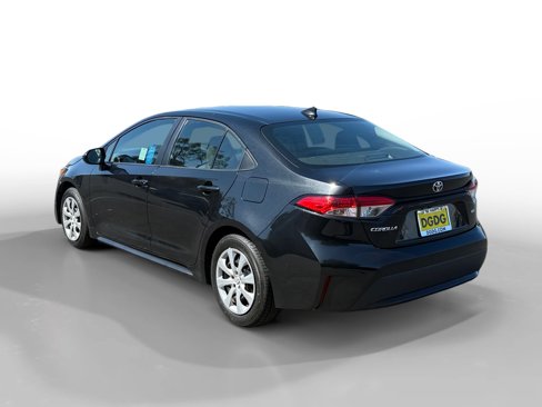 Used 2022 Toyota Corolla LE image 3