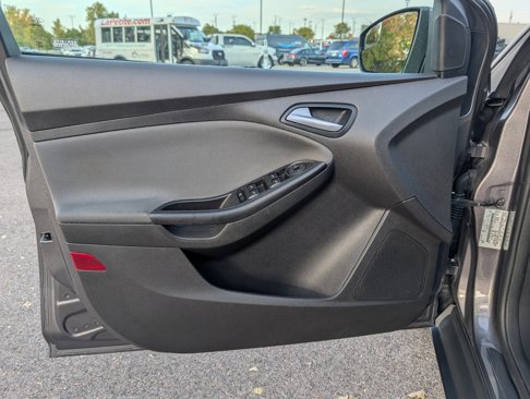 Used 2014 Ford Focus SE w/ SE Winter Package image 26