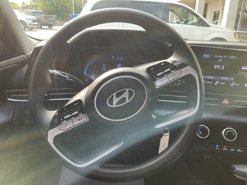 Used 2024 Hyundai Elantra SE image 14