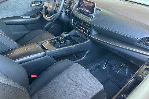 Used 2023 Nissan Rogue SV image 30