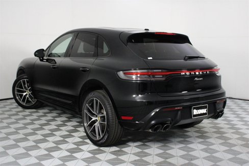 Certified 2025 Porsche Macan image 3