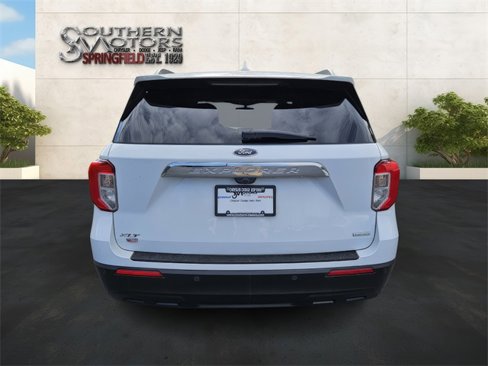 Used 2020 Ford Explorer XLT image 4
