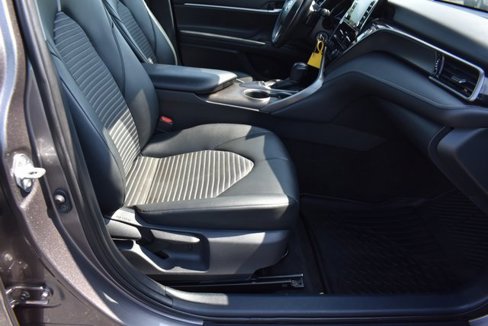 Used 2022 Toyota Camry SE image 9