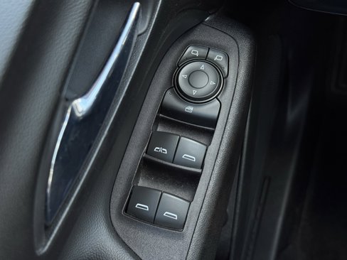 Used 2018 Chevrolet Equinox LT image 27