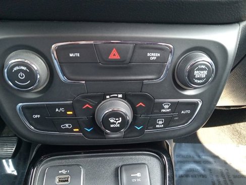 Used 2021 Jeep Compass Latitude image 23