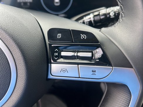 Used 2023 Hyundai Elantra Limited image 42