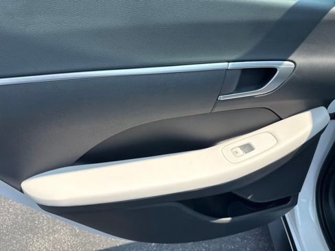 Certified 2023 Hyundai Sonata SE w/ Preferred Accessory Package image 11