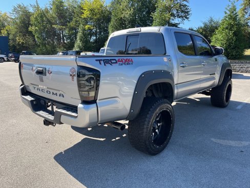 Used 2017 Toyota Tacoma TRD Sport w/ Tow Package (A/T) image 3