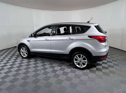Used 2019 Ford Escape SE image 3