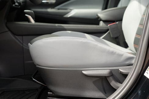 Used 2023 Nissan Kicks SR w/ SR Premium Package image 15