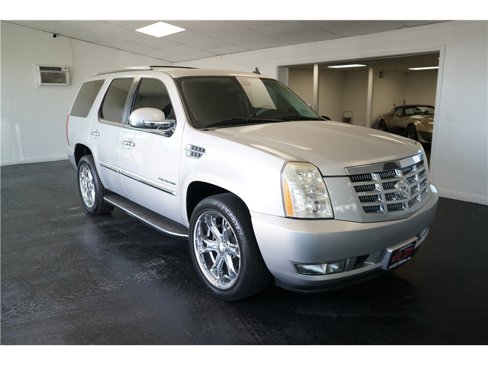 Used 2010 Cadillac Escalade AWD image 9