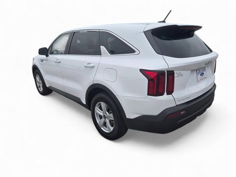 Used 2023 Kia Sorento LX image 3